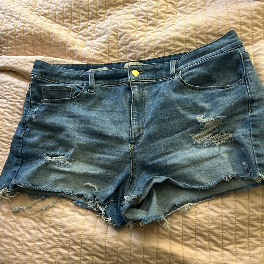 Universal Thread Jean Short - Picture 2 of 2